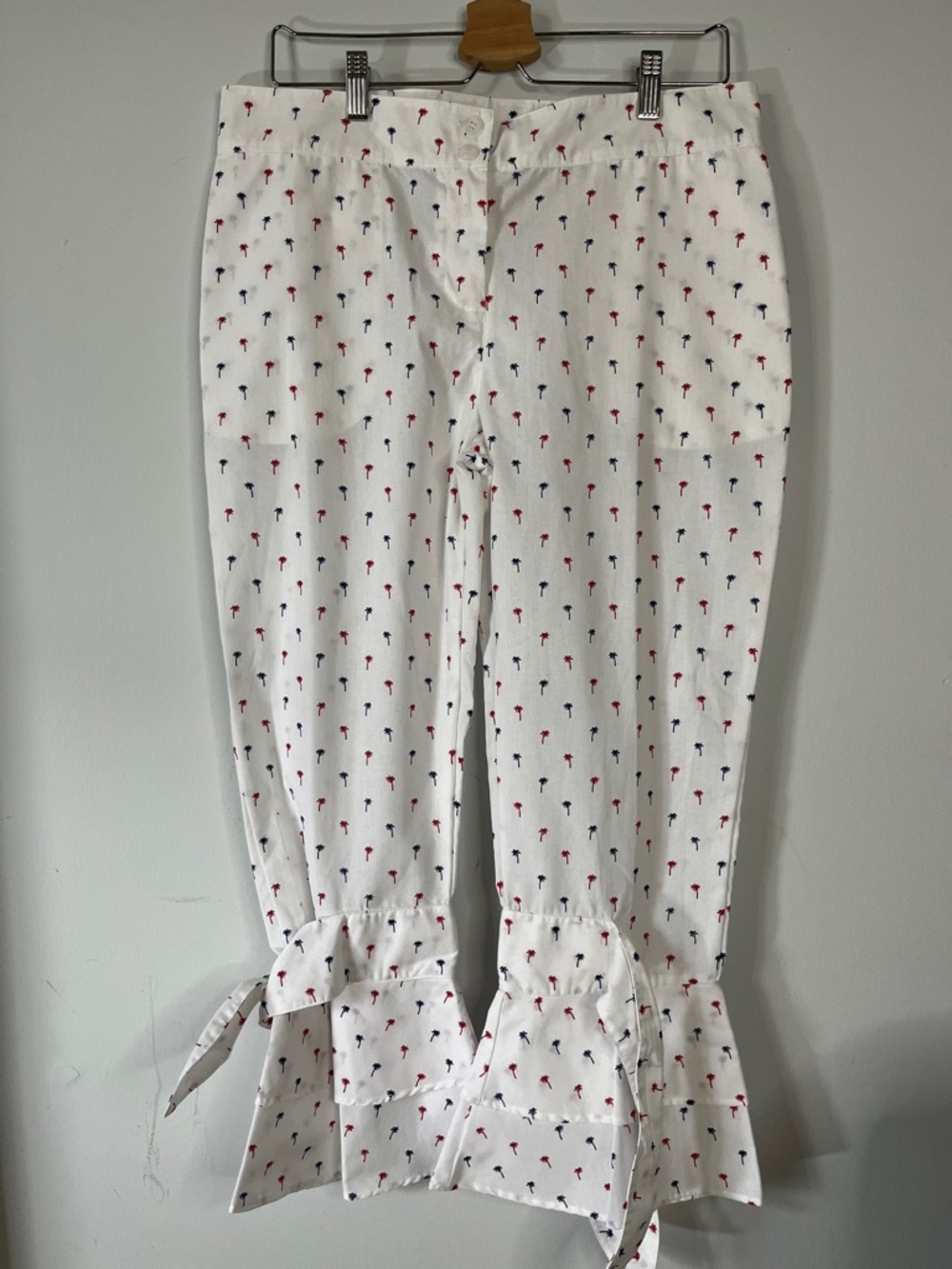 White Cropped Pants with Red & Navy Palm Print w/Ruffled Ties on each leg. 
Sz L